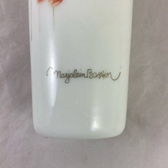 MARJOLEIN BASTIN set of 3 Nature’s Sketchbook Signed Bud Vases Milk Glass 6”Tall - Picture 9 of 14